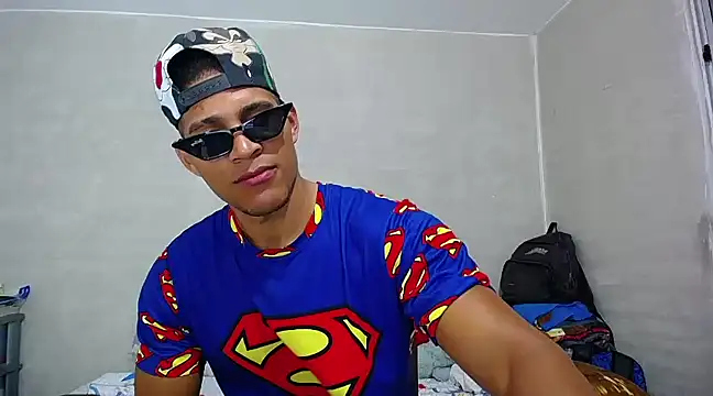 Snapshot of teddyfit19cm chatting on March 8, 1:26 am teddyfit19cm online show from March 8, 1:26 am