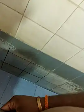 dinesh682 online show from November 14, 7:59 pm