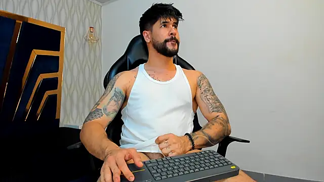 Snapshot of Petesevans chatting on September 16, 12:12 am Petesevans online show from September 16, 12:12 am