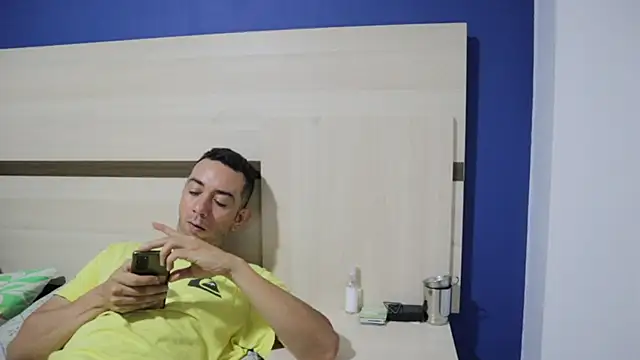 funcouple1985 online show from December 11, 12:45 am