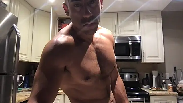 Snapshot of BigGuyMuscle chatting on February 11, 5:26 am BigGuyMuscle online show from February 11, 5:26 am