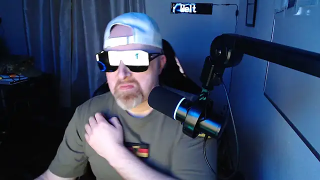 Snapshot of DerPornoPete chatting on January 23, 1:41 am DerPornoPete online show from January 23, 1:41 am