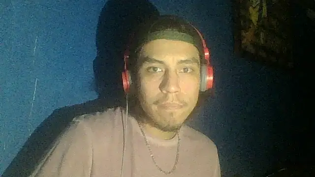 Snapshot of AlexAlejandro13 chatting on October 4, 7:35 am AlexAlejandro13 online show from October 4, 7:35 am