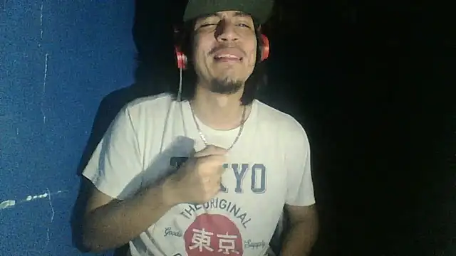 Snapshot of AlexAlejandro13 chatting on October 11, 8:18 am AlexAlejandro13 online show from October 11, 8:18 am