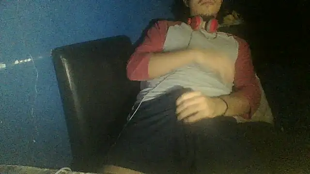 Snapshot of AlexAlejandro13 chatting on October 7, 7:56 am AlexAlejandro13 online show from October 7, 7:56 am