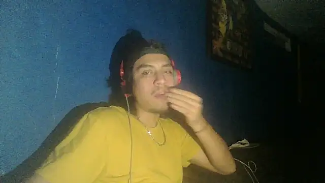 Snapshot of AlexAlejandro13 chatting on October 2, 7:23 am AlexAlejandro13 online show from October 2, 7:23 am