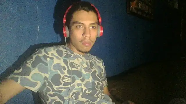 Snapshot of AlexAlejandro13 chatting on September 27, 7:50 am AlexAlejandro13 online show from September 27, 7:50 am