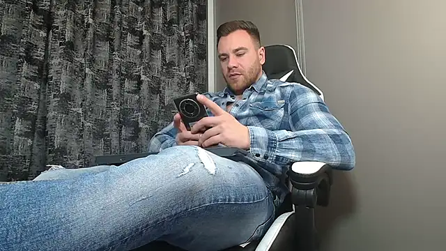 Snapshot of Thori92 chatting on February 17, 6:15 pm Thori92 online show from February 17, 6:15 pm