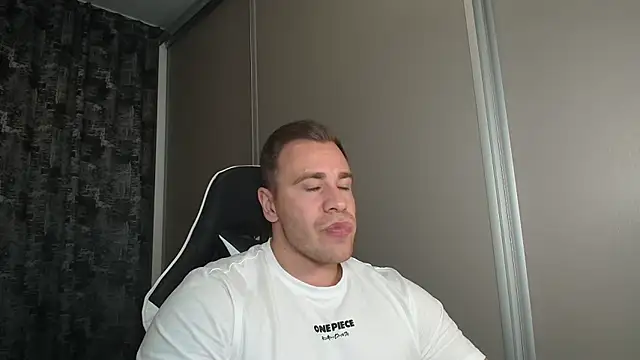 Snapshot of Thori92 chatting on September 22, 6:29 pm Thori92 online show from September 22, 6:29 pm