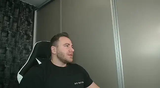 Snapshot of Thori92 chatting on February 2, 1:08 pm Thori92 online show from February 2, 1:08 pm