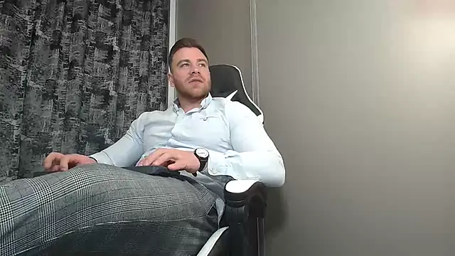 Snapshot of Thori92 chatting on February 15, 6:12 pm Thori92 online show from February 15, 6:12 pm