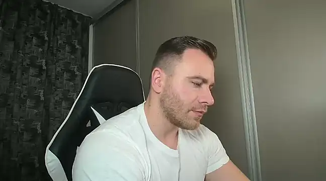 Snapshot of Thori92 chatting on January 29, 5:13 pm Thori92 online show from January 29, 5:13 pm