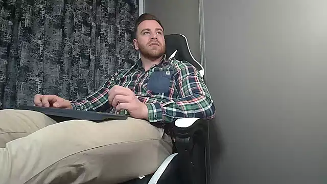 Snapshot of Thori92 chatting on February 16, 6:43 pm Thori92 online show from February 16, 6:43 pm