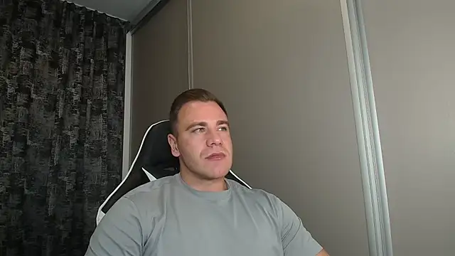 Snapshot of Thori92 chatting on September 20, 5:13 pm Thori92 online show from September 20, 5:13 pm