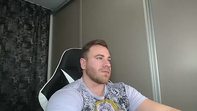 Snapshot of Thori92 chatting on January 6, 5:27 pm Thori92 online show from January 6, 5:27 pm