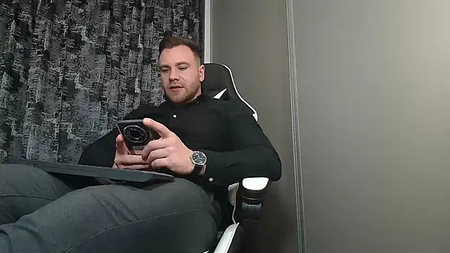 Snapshot of Thori92 chatting on February 12, 6:09 pm Thori92 online show from February 12, 6:09 pm