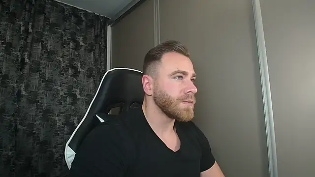 Snapshot of Thori92 chatting on December 7, 5:31 pm Thori92 online show from December 7, 5:31 pm