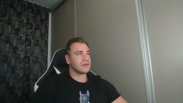 Snapshot of Thori92 chatting on September 21, 5:57 pm Thori92 online show from September 21, 5:57 pm
