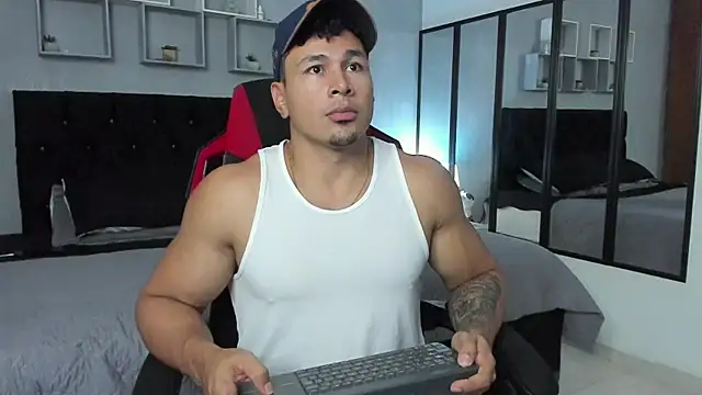 Snapshot of tyler_hank01 chatting on October 13, 6:03 pm tyler hank01 online show from October 13, 6:03 pm