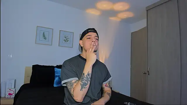 alejandro calderon1 online show from December 18, 4:52 am