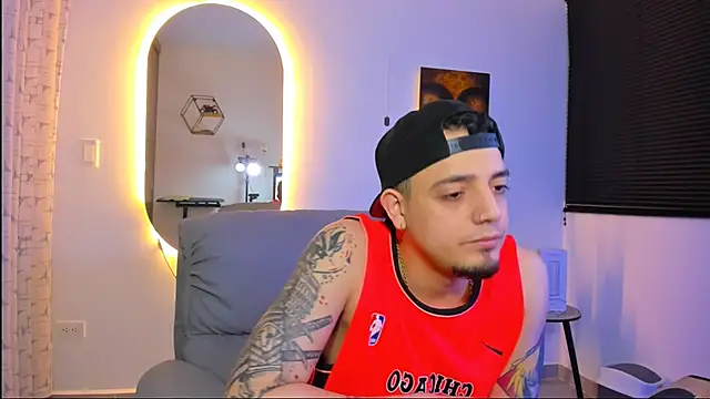 alejandro calderon1 online show from February 16, 5:38 am