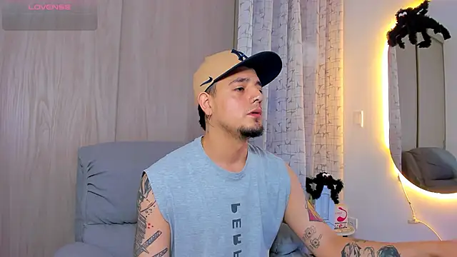 alejandro calderon1 online show from October 22, 3:32 am