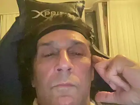 Snapshot of ALPHANDRE chatting on January 11, 6:23 pm ALPHANDRE online show from January 11, 6:23 pm