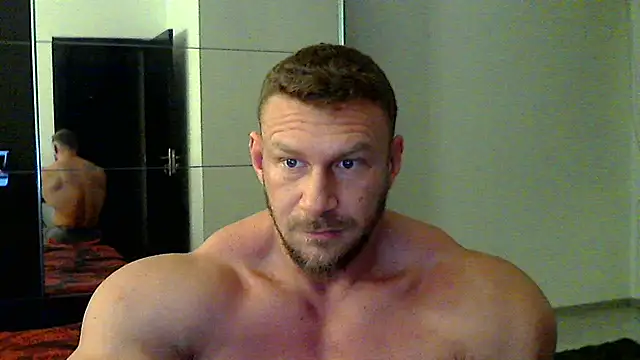 Snapshot of muscularkevin chatting on December 14, 4:45 am muscularkevin online show from December 14, 4:45 am