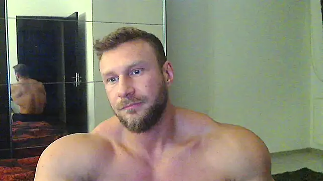Snapshot of muscularkevin chatting on December 5, 2:44 pm muscularkevin online show from December 5, 2:44 pm