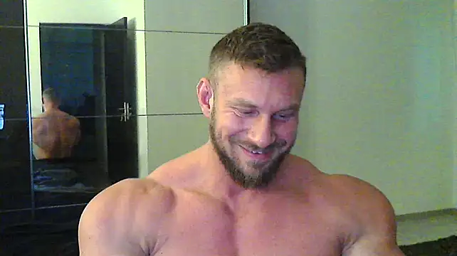 Snapshot of muscularkevin chatting on February 16, 2:32 pm muscularkevin online show from February 16, 2:32 pm