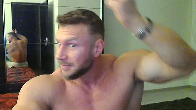 Snapshot of muscularkevin chatting on December 10, 4:24 am muscularkevin online show from December 10, 4:24 am