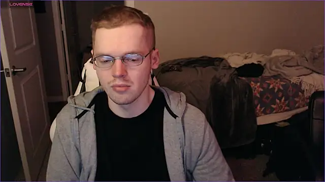 Snapshot of doloresman chatting on February 14, 12:41 am doloresman online show from February 14, 12:41 am