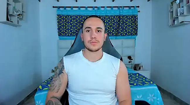 Snapshot of juan__jimenez chatting on February 4, 1:56 am juan jimenez online show from February 4, 1:56 am