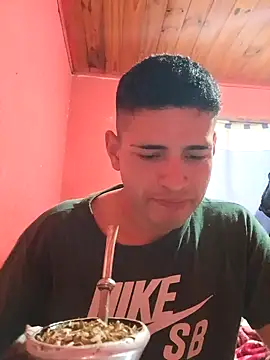 Snapshot of ynose2 chatting on October 25, 9:16 pm ynose2 online show from October 25, 9:16 pm