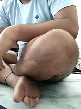 Snapshot of thebrownboi01 chatting on October 21, 8:28 am thebrownboi01 online show from October 21, 8:28 am