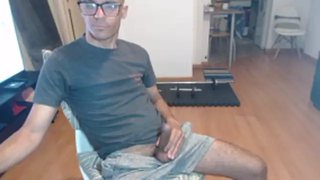 guachin hunk online show from December 17, 6:25 pm