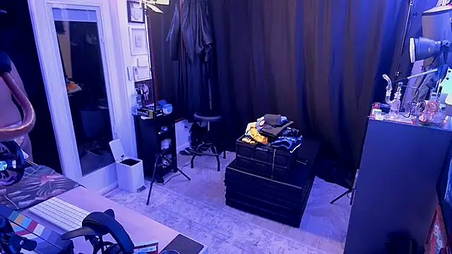 Briefs bud online show from December 18, 5:25 am