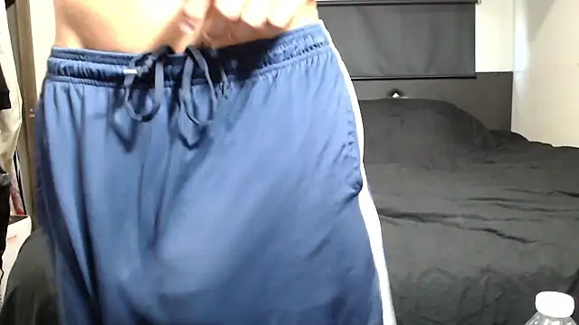 Snapshot of ThickD2C chatting on October 18, 9:20 pm ThickD2C online show from October 18, 9:20 pm