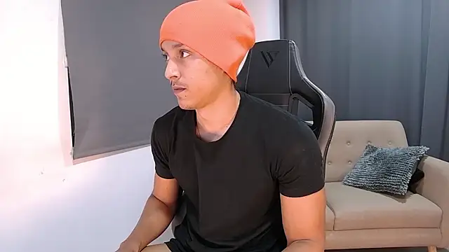 Liam V online show from February 15, 11:35 pm