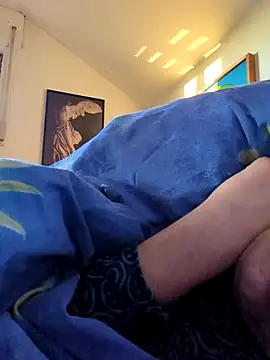 Snapshot of makau1 chatting on December 25, 7:35 am makau1 online show from December 25, 7:35 am