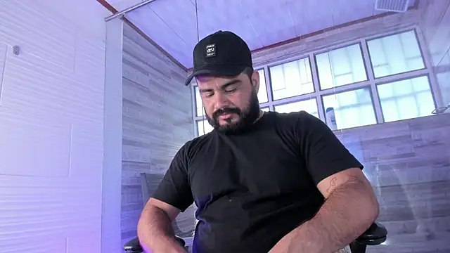 Snapshot of MichaelBear_ chatting on January 25, 12:47 pm MichaelBear online show from January 25, 12:47 pm