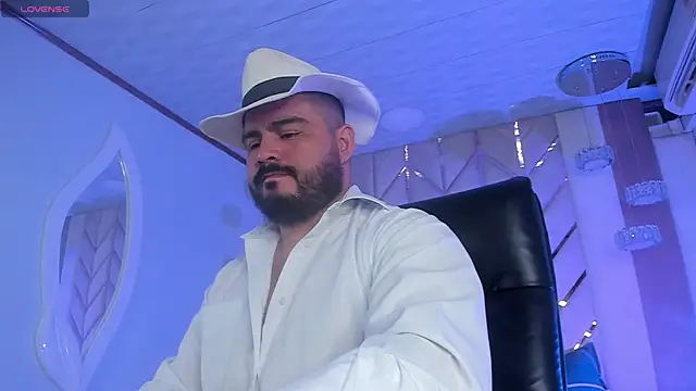 Snapshot of MichaelBear_ chatting on December 23, 12:30 pm MichaelBear online show from December 23, 12:30 pm