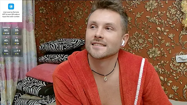Snapshot of MartinBrandon chatting on October 18, 5:40 pm MartinBrandon online show from October 18, 5:40 pm