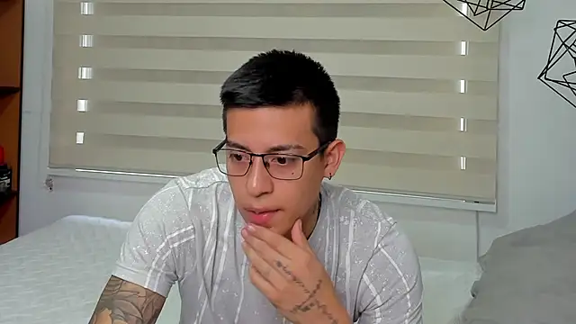 SIXXTOLOVE18 online show from February 8, 8:57 pm