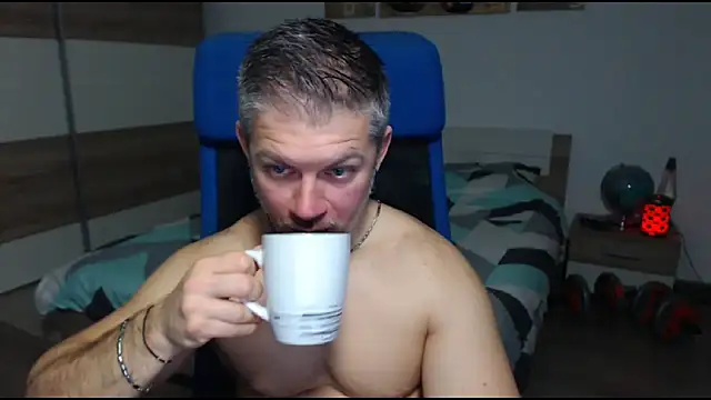 Snapshot of RobbyShawz chatting on January 2, 5:46 am RobbyShawz online show from January 2, 5:46 am