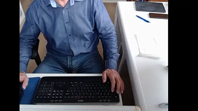Snapshot of dutchpornking chatting on October 3, 12:21 pm dutchpornking online show from October 3, 12:21 pm