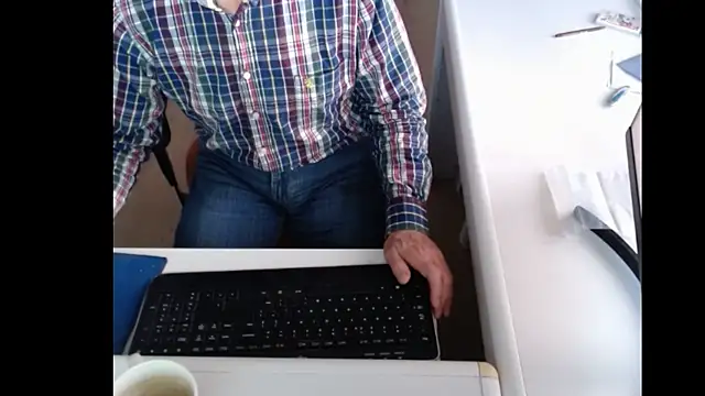 Snapshot of dutchpornking chatting on December 3, 8:03 am dutchpornking online show from December 3, 8:03 am