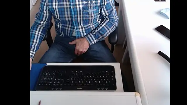 Snapshot of dutchpornking chatting on December 19, 8:24 am dutchpornking online show from December 19, 8:24 am