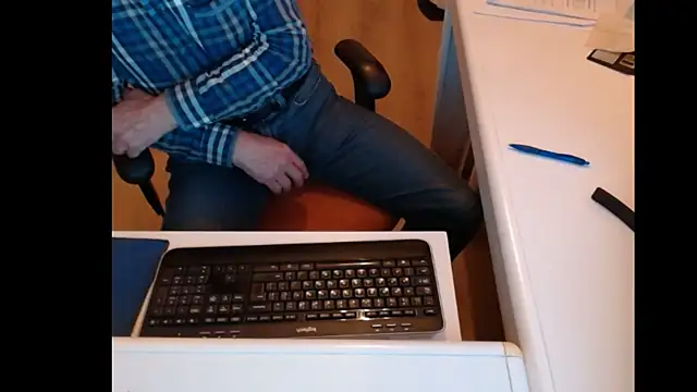 Snapshot of dutchpornking chatting on December 21, 6:44 pm dutchpornking online show from December 21, 6:44 pm
