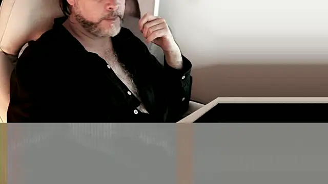 Snapshot of Sanders_White chatting on December 31, 1:47 am Sanders White online show from December 31, 1:47 am
